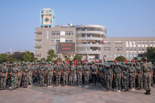 1599030088870662.jpg 202008【2020級軍訓閉幕式 阜陽五中】潁州晚報 阜陽日報 特約攝影記者 凡偉 18844908911-4_conew1.jpg