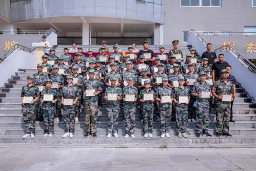 1599030217114137.jpg 202008【2020級軍訓閉幕式 阜陽五中】潁州晚報 阜陽日報 特約攝影記者 凡偉 18844908911-9_conew1.jpg