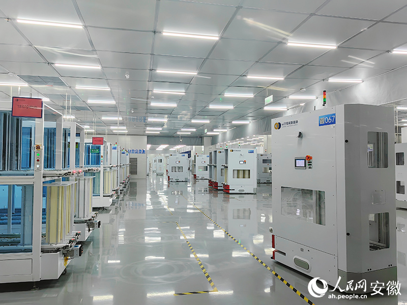 淮南市鳳臺縣，中環(huán)低碳（安徽）新能源光伏組件科技有限公司正在生產(chǎn)。人民網(wǎng)記者 韓震震攝