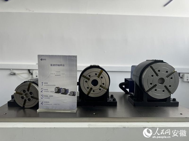 藍藍科技（安徽）有限公司產(chǎn)品。 人民網(wǎng) 呂歡歡攝