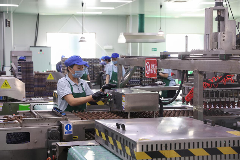 安徽潁上龍耕食品生產(chǎn)線。人民網(wǎng)記者 張俊攝